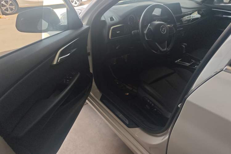 Used BMW 1 Series 2018 118i Sport Edition Driver Seat