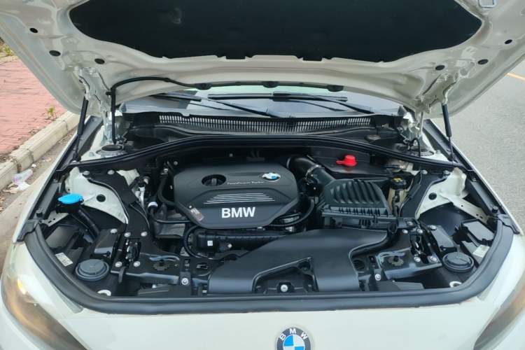 Used BMW 1 Series 2018 118i Fashion Model Engine Bay