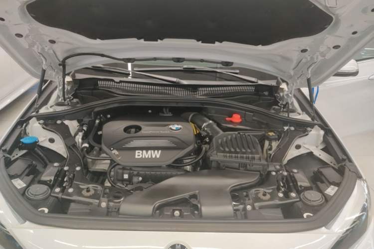 Used BMW 1 Series 2018 118i Fashion Model Engine Bay
