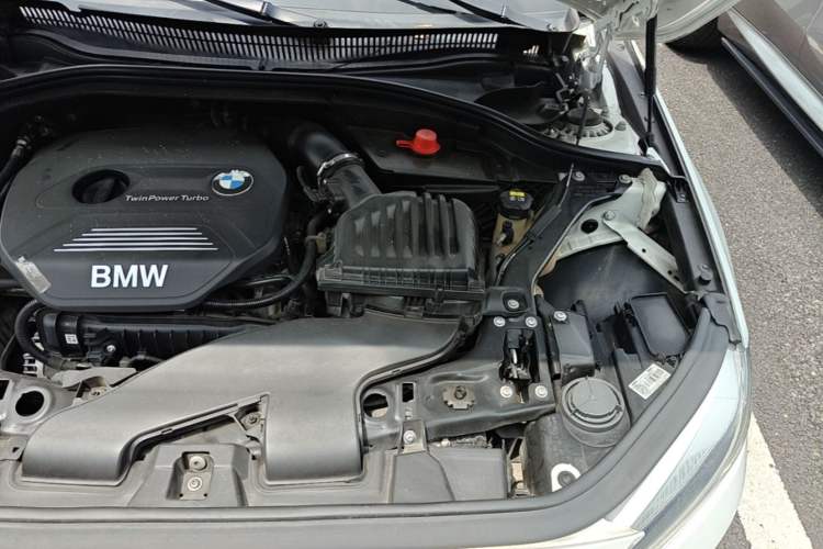 Used BMW 1 Series 2018 118i Fashion Model Engine Bay Left