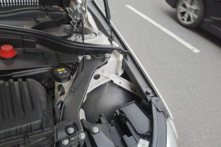 Used BMW 1 Series 2018 118i Fashion Model Engine Bay Left