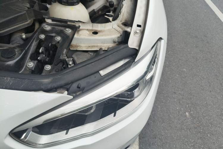 Used BMW 1 Series 2018 118i Sport Design Package Engine Bay Left