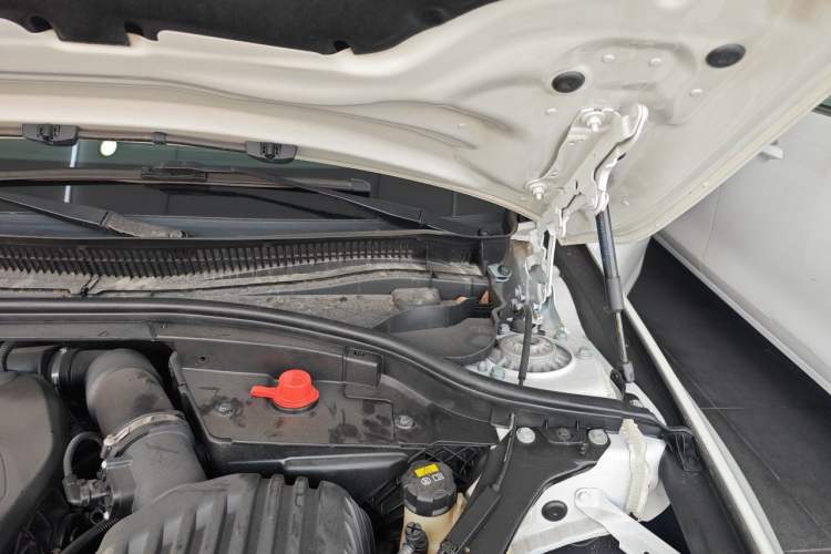 Used BMW 1 Series 2018 118i Sport Edition Engine Bay Left