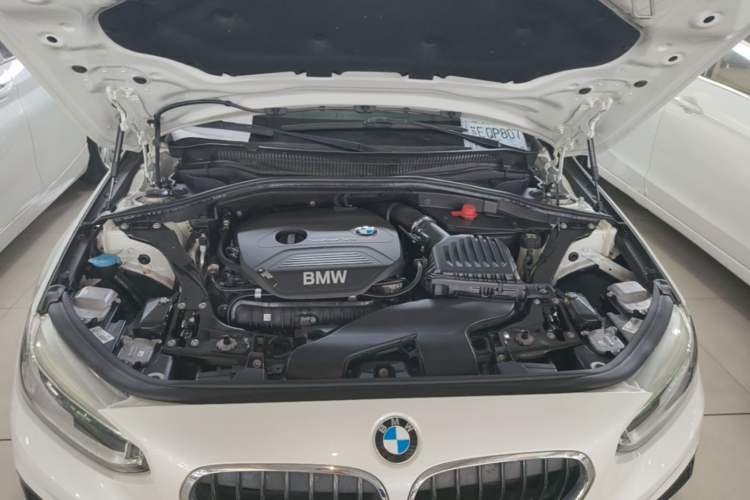 Used BMW 1 Series 2018 120i Design Package Model Engine Bay