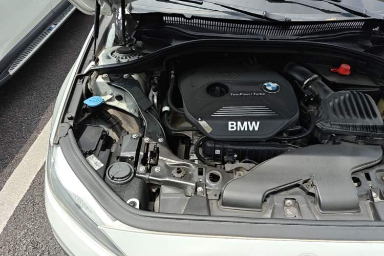 Used BMW 1 Series 2018 118i Fashion Model Engine Bay Right