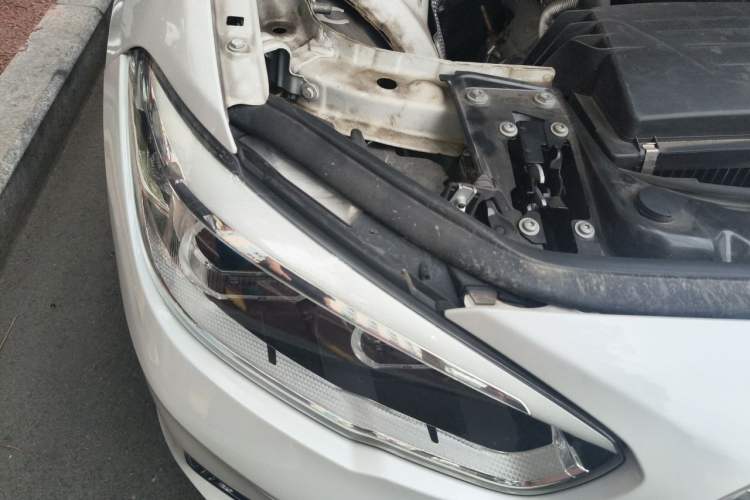 Used BMW 1 Series 2018 118i Sport Design Package Engine Bay Right