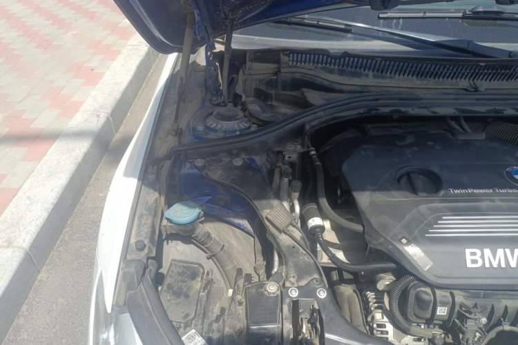 Used BMW 1 Series 2018 118i Fashion Model Engine Bay Right