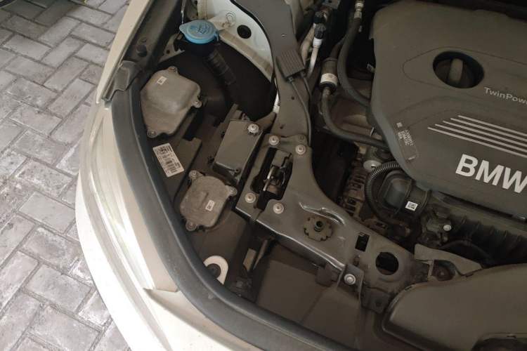 Used BMW 1 Series 2018 118i Sport Edition Engine Bay Right