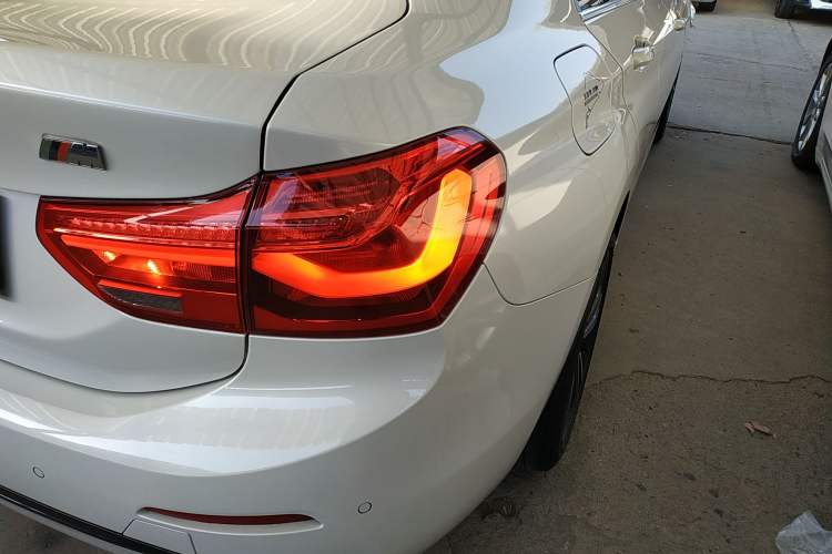 Used BMW 1 Series 2018 118i Sport Edition Exterior 2
