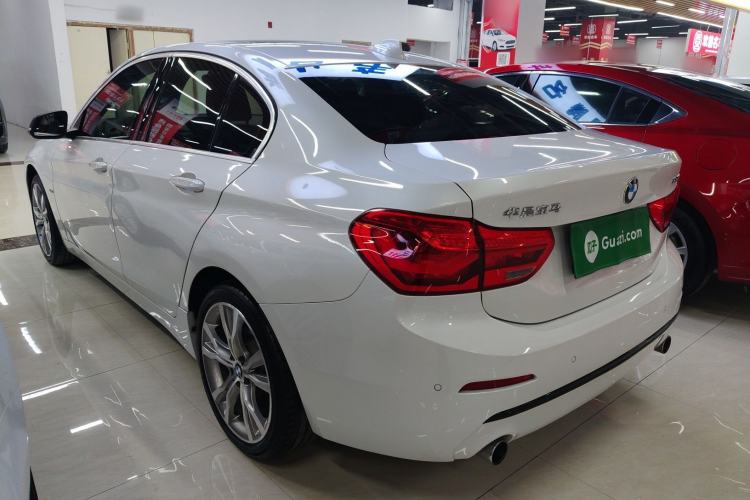 Used BMW 1 Series 2018 120i Design Package Model Exterior 2