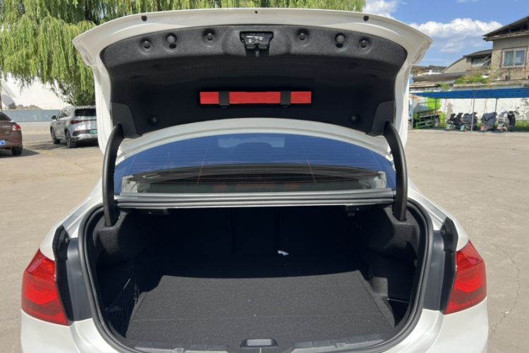 Used BMW 1 Series 2018 120i Design Package Model Exterior 2