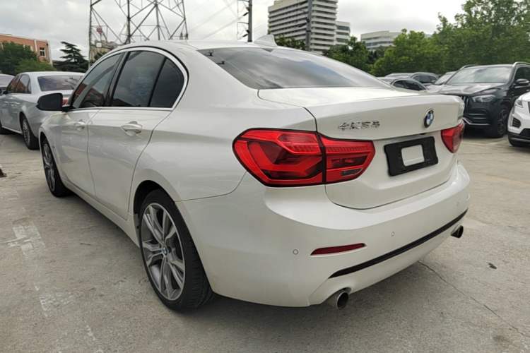 Used BMW 1 Series 2018 120i Design Package Model Exterior 2