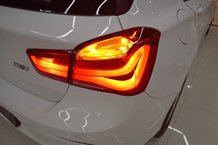 Used BMW 1 Series 2018 118i Leading Model Exterior 2