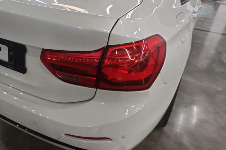 Used BMW 1 Series 2018 120i Design Package Model Exterior 3