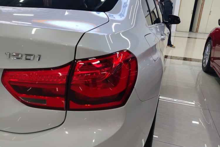 Used BMW 1 Series 2018 120i Design Package Model Exterior 3
