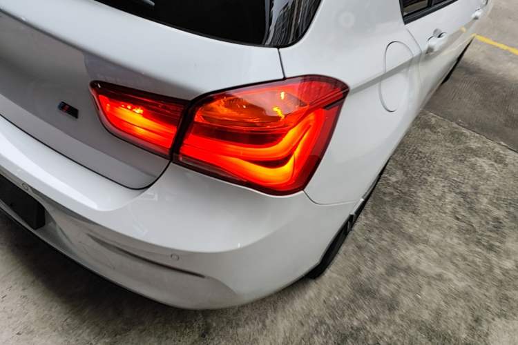 Used BMW 1 Series 2018 118i Sport Design Package Exterior 3