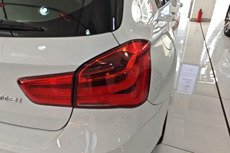 Used BMW 1 Series 2018 118i Leading Model Exterior 3