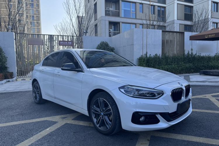 Used BMW 1 Series 2018 118i Sport Edition Exterior 3