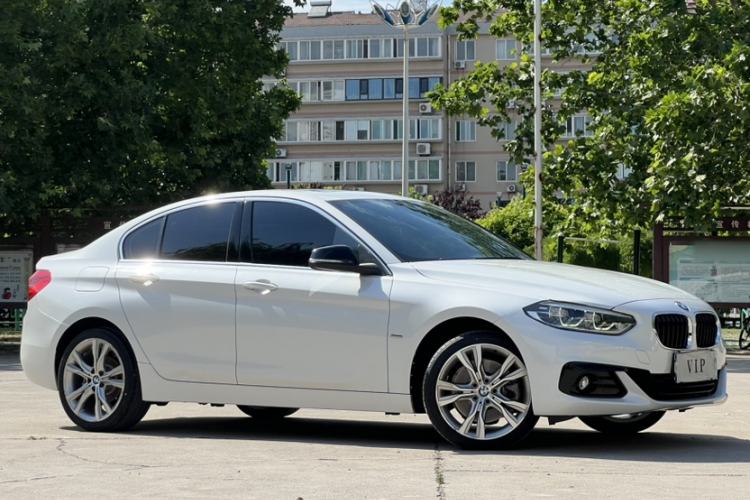 Used BMW 1 Series 2018 120i Design Package Model Exterior 3