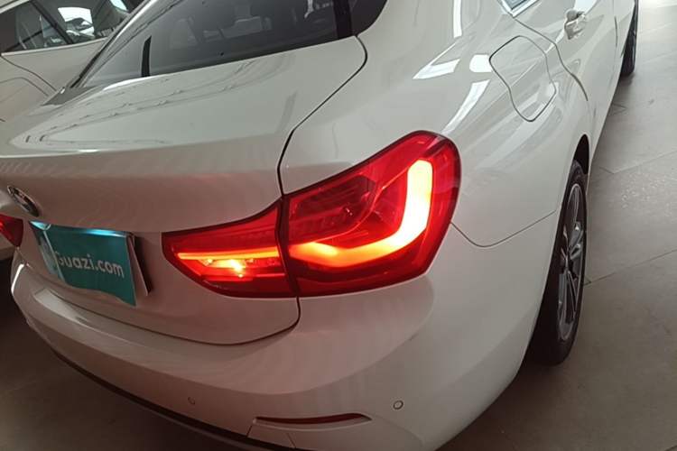 Used BMW 1 Series 2018 118i Sport Edition Exterior 3