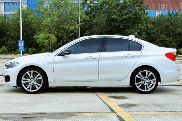 Used BMW 1 Series 2018 Restyled 120i Design Package Edition Exterior 3