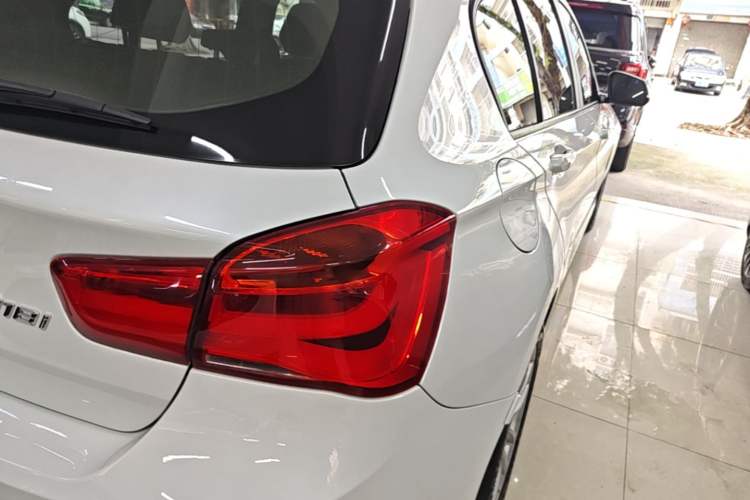 Used BMW 1 Series 2018 118i Leading Model Exterior 3