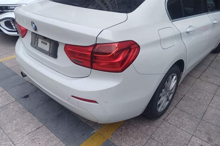 Used BMW 1 Series 2018 118i Fashion Model Exterior 3