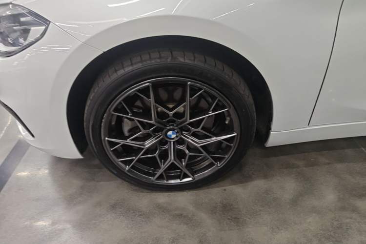 Used BMW 1 Series 2018 120i Design Package Model Exterior 4