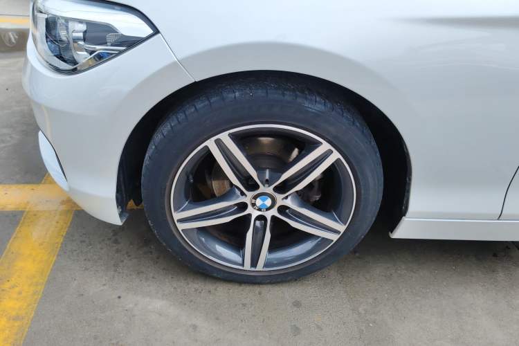 Used BMW 1 Series 2018 118i Sport Design Package Exterior 4