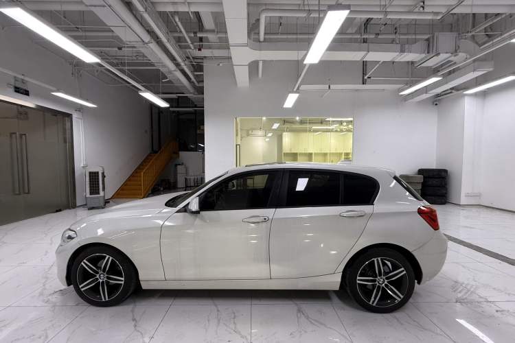 Used BMW 1 Series 2018 118i Sport Design Package Exterior 4