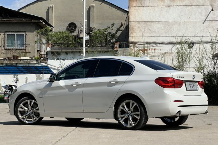 Used BMW 1 Series 2018 120i Design Package Model Exterior 4