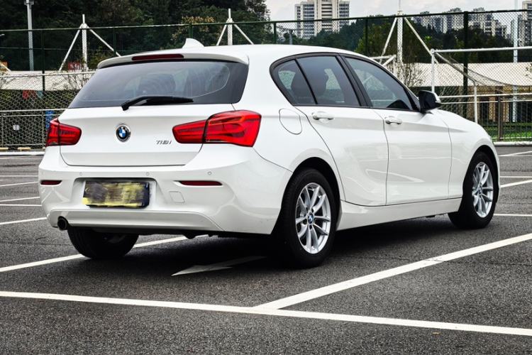 Used BMW 1 Series 2018 118i Leading Model Exterior 4