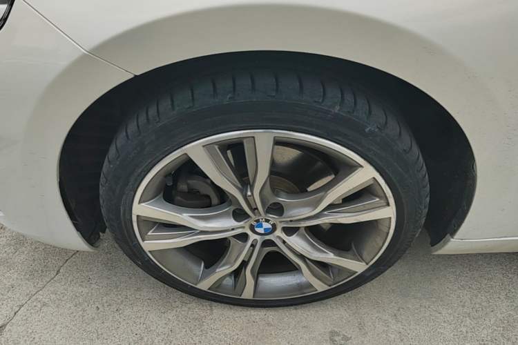 Used BMW 1 Series 2018 120i Design Package Model Exterior 4