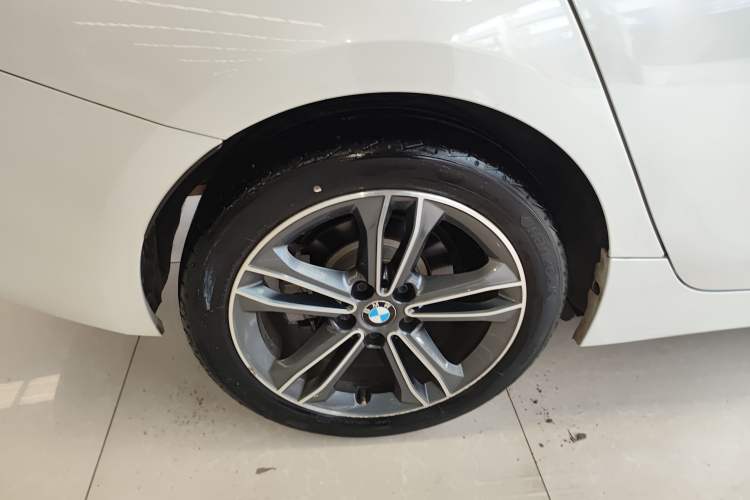 Used BMW 1 Series 2018 Facelifted 118i Sport Edition Exterior 4