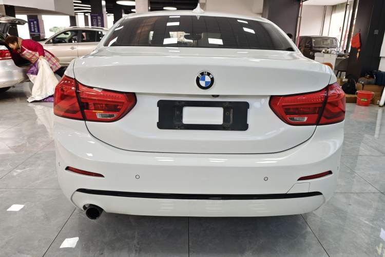 Used BMW 1 Series 2018 118i Sport Edition Exterior 4