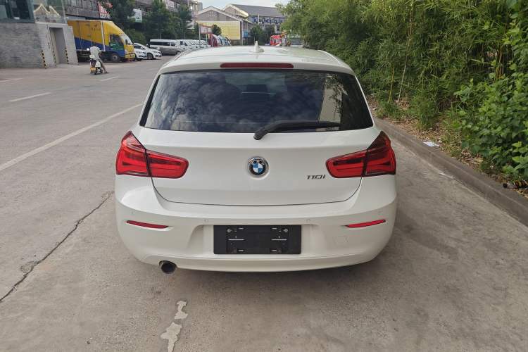 Used BMW 1 Series 2018 118i Leading Model Exterior 4