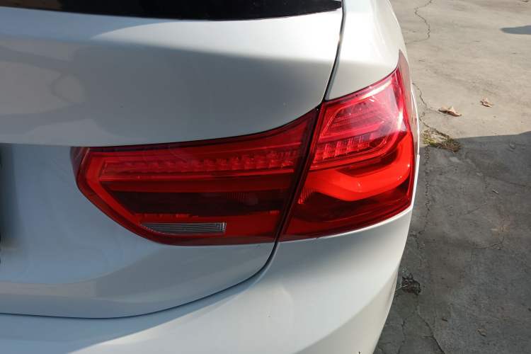 Used BMW 1 Series 2018 118i Sport Edition Exterior 6