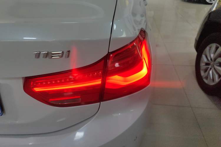 Used BMW 1 Series 2018 118i Sport Edition Exterior 6