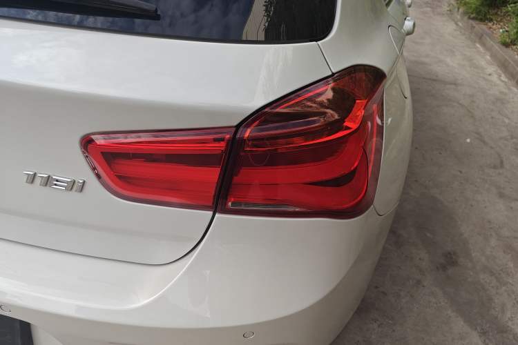 Used BMW 1 Series 2018 118i Leading Model Exterior 6