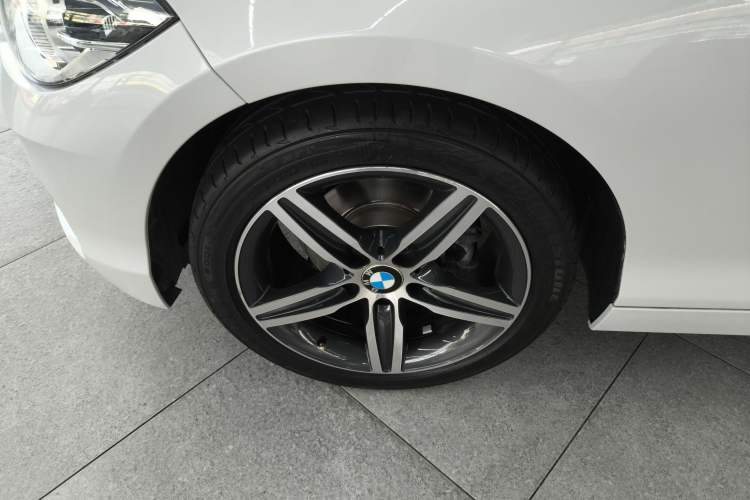 Used BMW 1 Series 2018 118i Sport Design Package Exterior 7