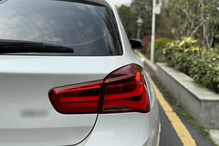 Used BMW 1 Series 2018 118i Sport Design Package Exterior 9