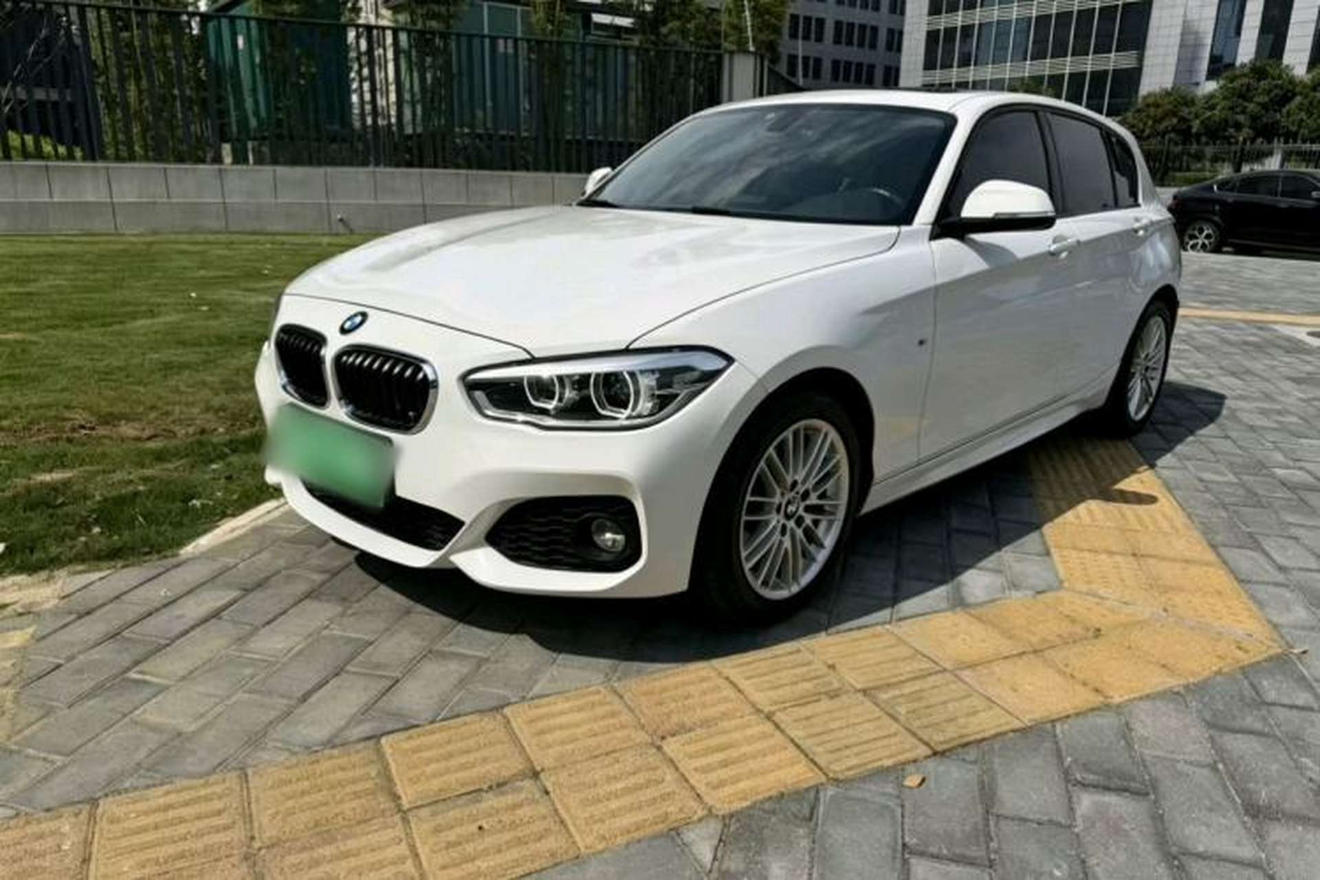 Used BMW 1 Series 2018 120i M Sport Package Front Left 45 Deg