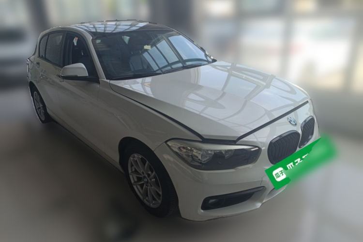 Used BMW 1 Series 2018 118i Leading Model Front Right 45 Deg