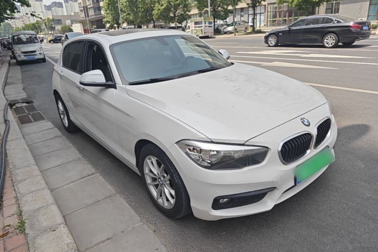 Used BMW 1 Series 2018 118i Leading Model Front Right 45 Deg