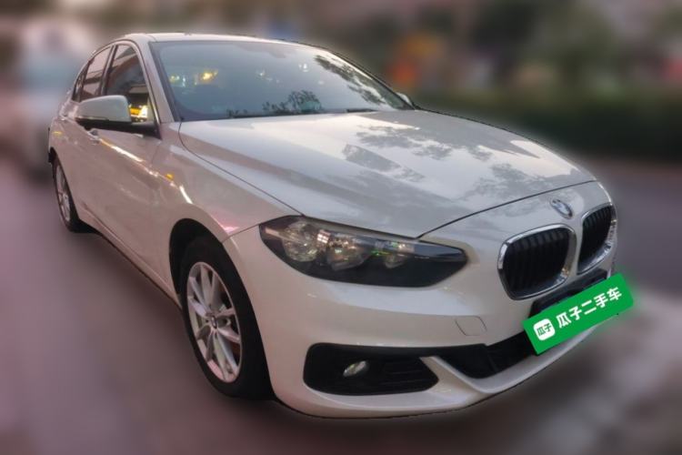 Used BMW 1 Series 2018 118i Fashion Model Front Right 45 Deg
