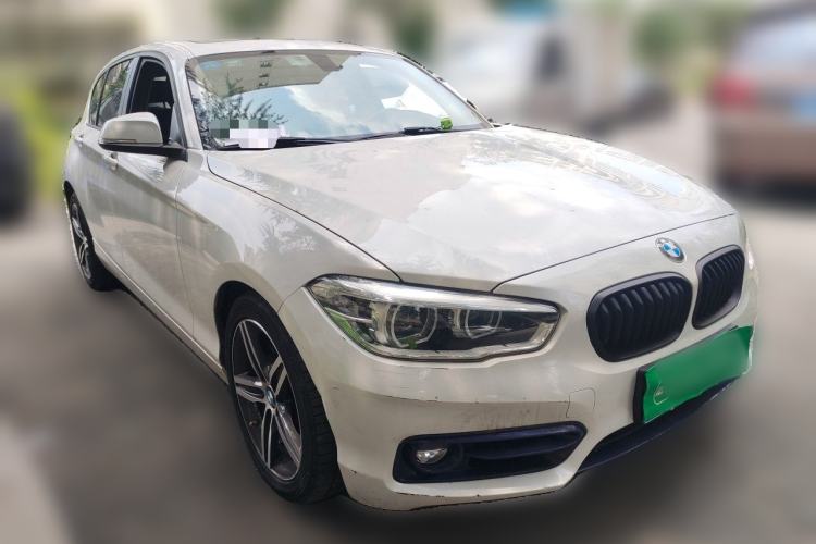 Used BMW 1 Series 2018 118i Sport Design Package Front Right 45 Deg