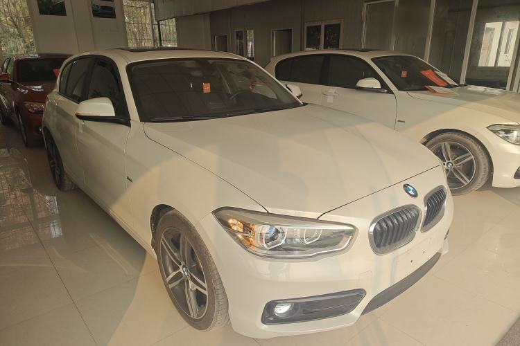 Used BMW 1 Series 2018 118i Sport Design Package Front Right 45 Deg