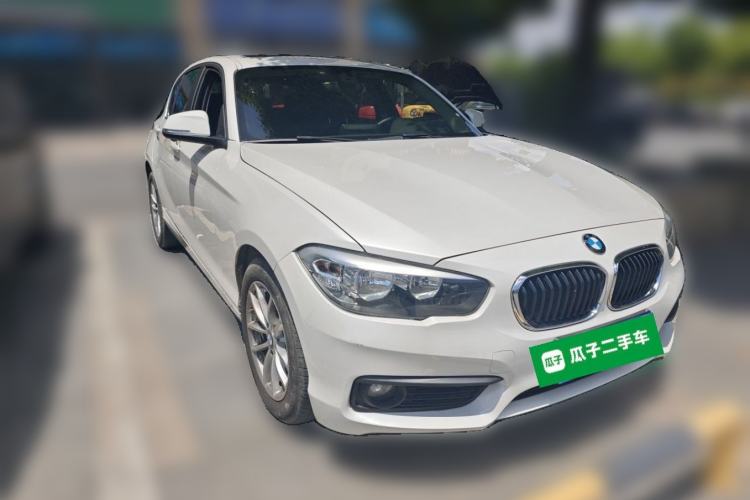 Used BMW 1 Series 2018 118i Leading Model Front Right 45 Deg