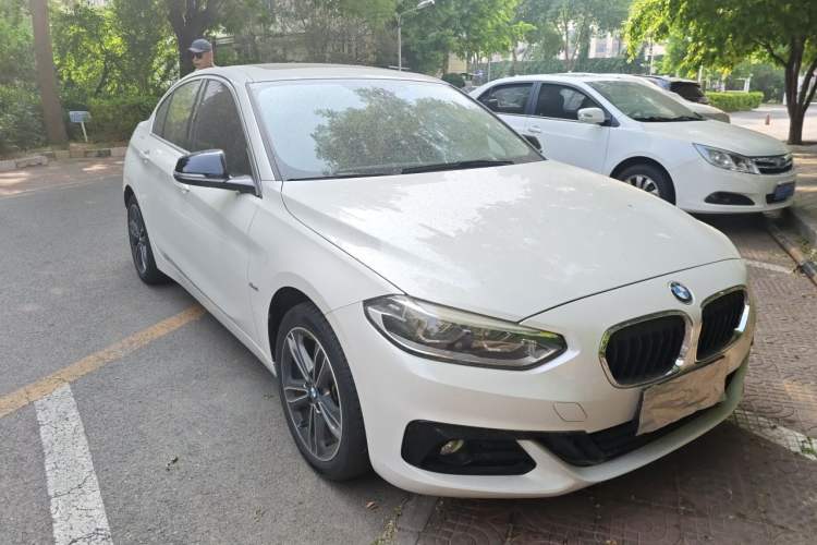 Used BMW 1 Series 2018 118i Sport Edition Front Right 45 Deg