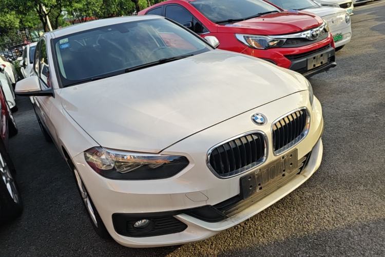 Used BMW 1 Series 2018 118i Fashion Model Front Right 45 Deg